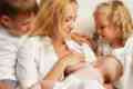 Ako rýchlo odstavená z prsníka? Veľmi zriedka sa stáva, že dieťa sama a úplne bezbolestný odmieta dojčiť.